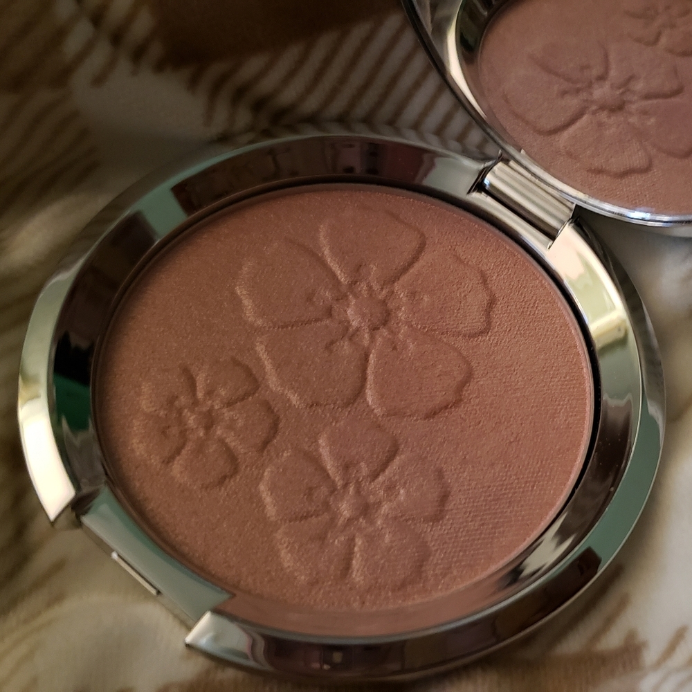 BECCA Shimmering Skin Perfector
